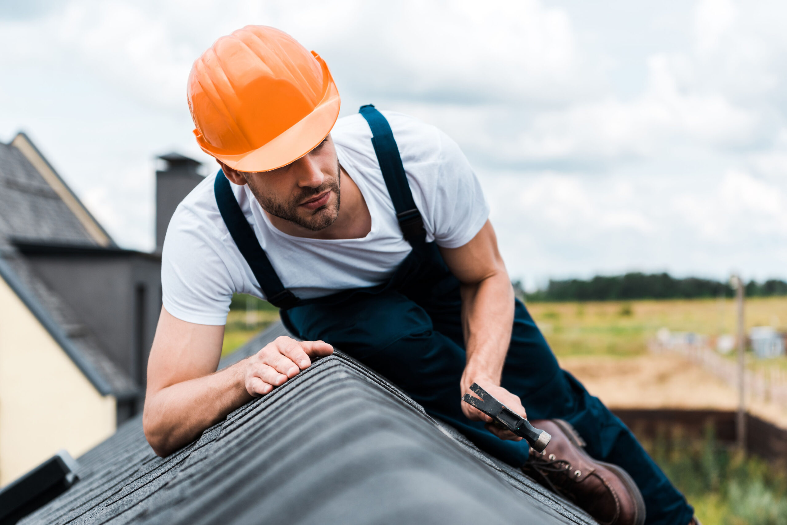 selective-focus-of-repairman